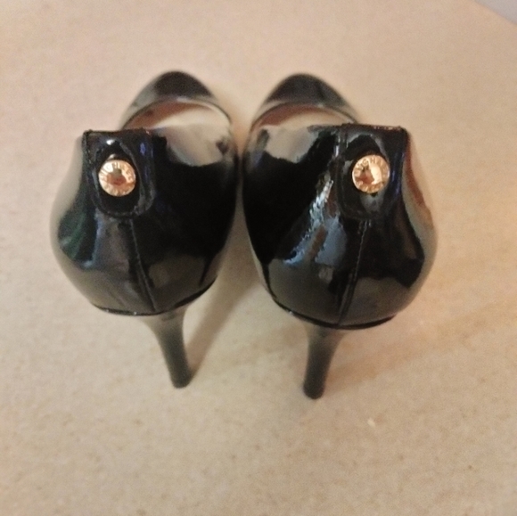 Michael kors patent leather high heel size 8 shoe never worn - Picture 3 of 4